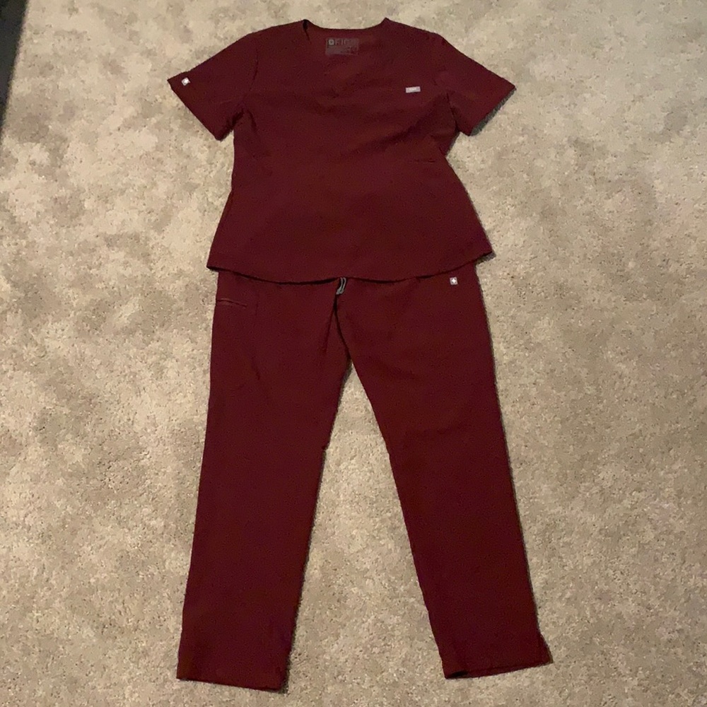 Women’s Figs scrub set